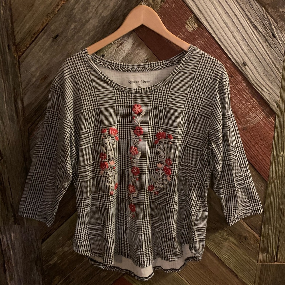 Cute Top with puffy flowers on it